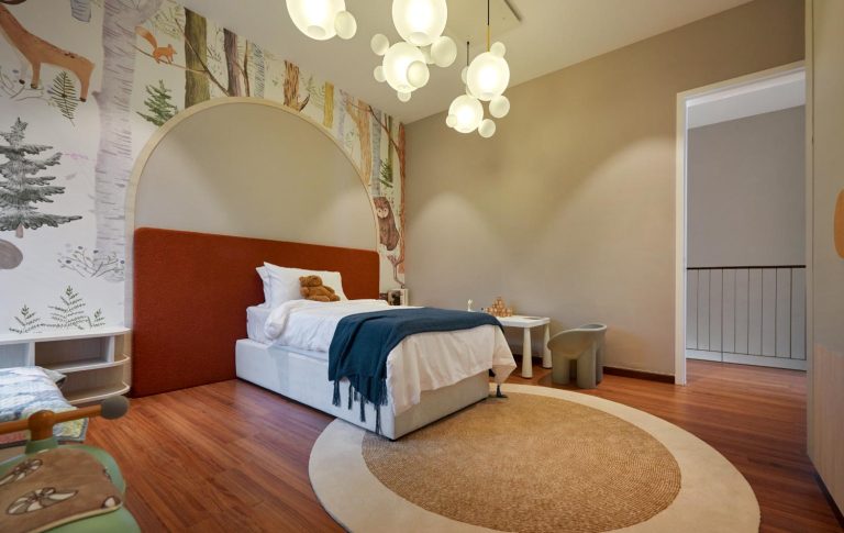Oakleaf-upper-show-unit-7-bedroom3